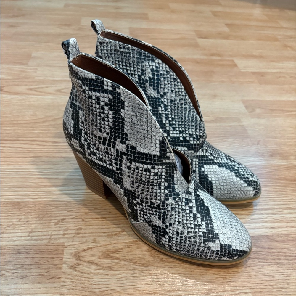 Elegant Snakeskin Ankle Booties
